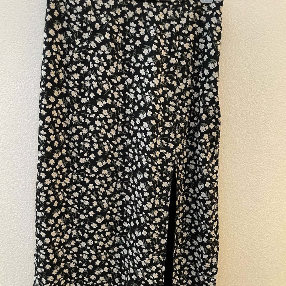 Beautiful floral skirt with left leg slit